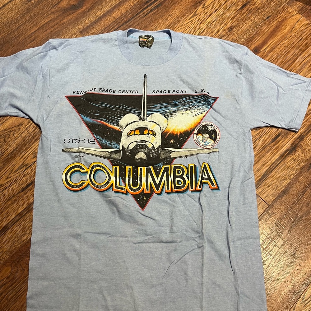 Vintage Kennedy Space Center Mission STS-32 Columbia 80’s Graphic T-Shirt